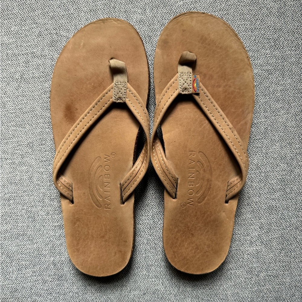 Rainbow sandals tan thin strap, size 6, flip flops